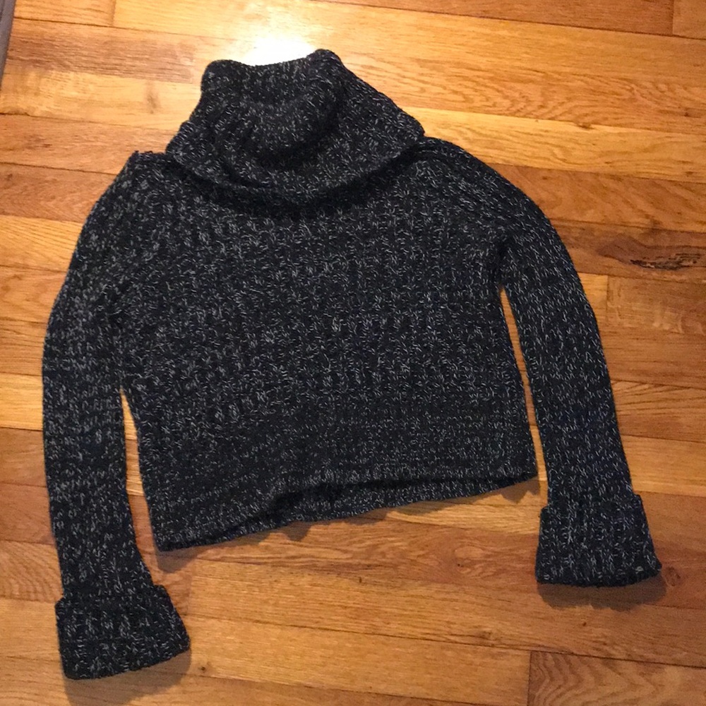 Cute turtle neck crop sweater